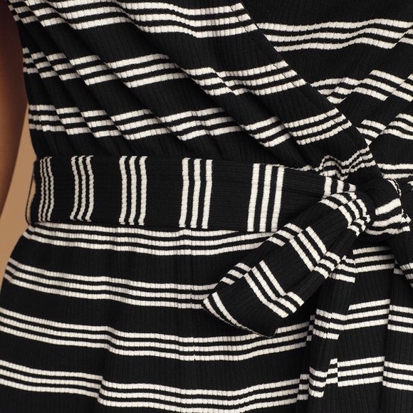 🌟 NEW IN! NWT Lulu’s Black Striped Romper 🌟 - Picture 3 of 4